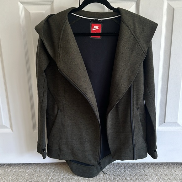 Nike Asymmetrical Hooded Cape Jacket - Picture 1 of 8